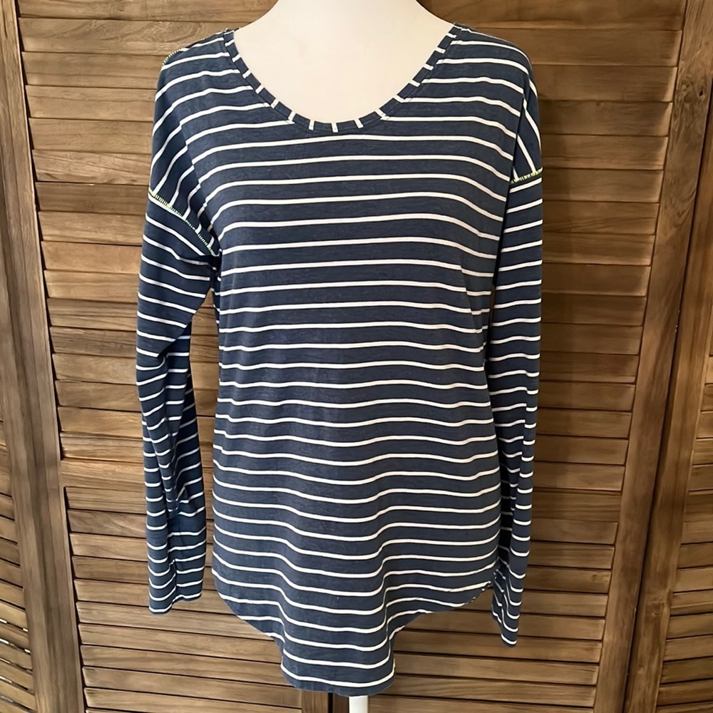 Lululemon striped top‎